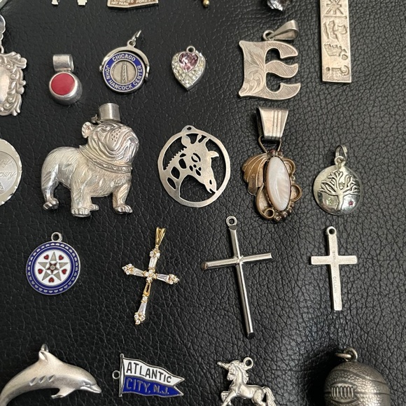 Lot of 68 Sterling Silver quality charms pendants - Picture 7 of 13
